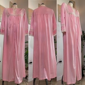 Vintage 1970s Komar nightgown. Pink size medium